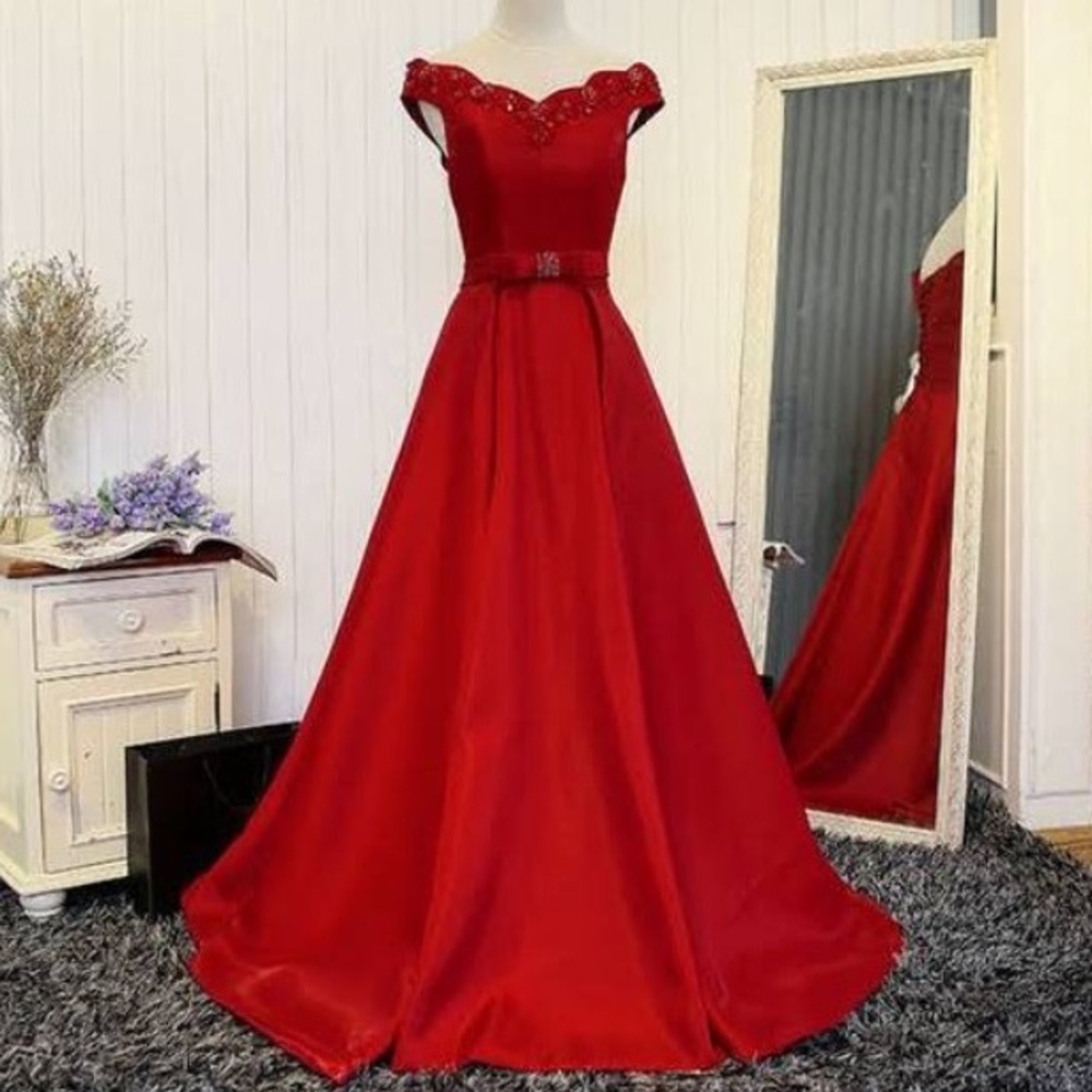 Red Formal Prom V Neck Gown Size 5
